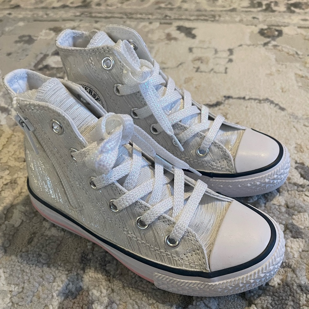 NEW Converse high tops (rare color)